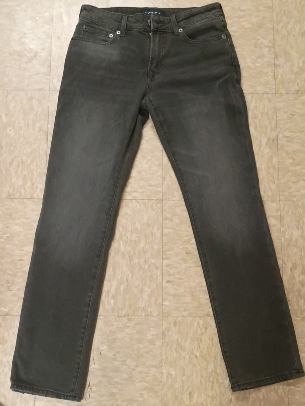 Aeropostale Men’s Slim Straight Jeans in Washed Dark Gray